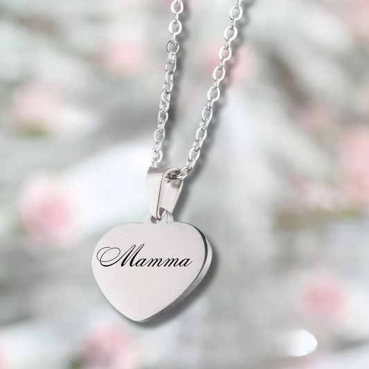 smykke med gravering sølvaktig