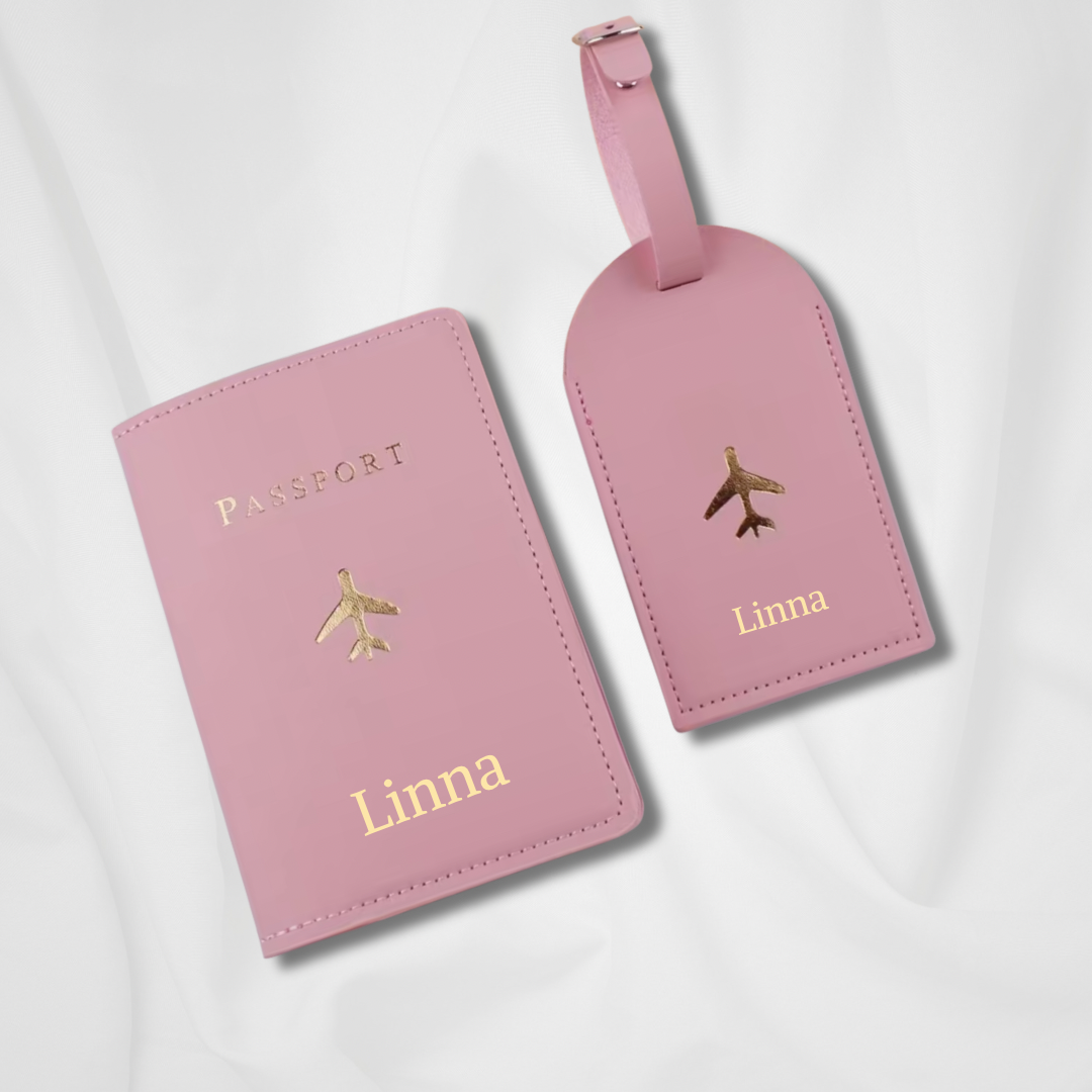 Personlig passholder og bagasjelapp med navn i rosa