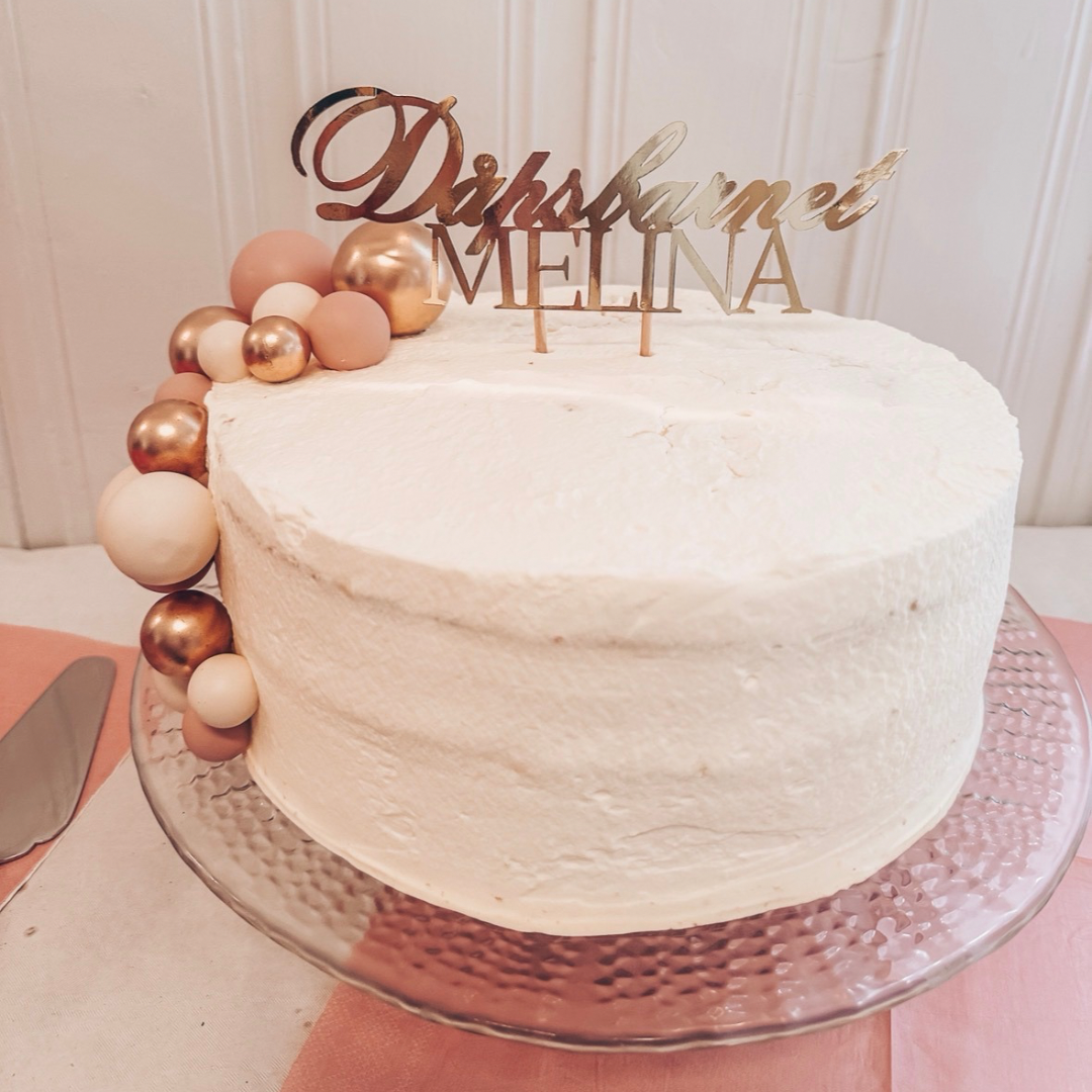 Personlig kakepynt med navn – cake topper i gull, sølv eller rosegull